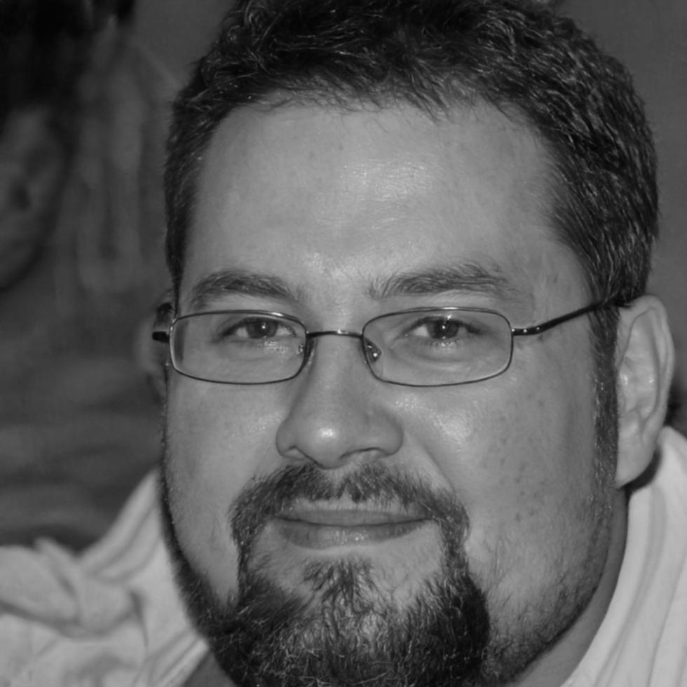 Retrato profesional de Aurelio Mendoza
